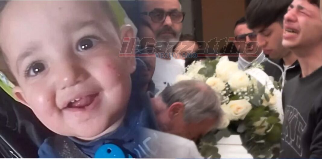 Eboli in lacrime per l'ultimo saluto a Francesco Pio. Stasera una fiaccolata