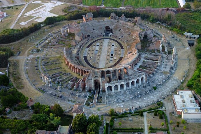L’Anfiteatro Campano di Santa Maria Capua Vetere, un museo a cielo aperto: una struttura maestosa, imponente e tecnologicamente avanzata L’Anfiteatro Campano di Santa Maria Capua Vetere, un museo a cielo aperto: una struttura maestosa, imponente e tecnologicamente avanzata