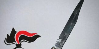 Napoli, brandiva un coltello a farfalla: fermato 12enne Napoli, brandiva un coltello a farfalla nella Galleria Umberto: fermato 12enne. Il ragazzino affidato ai genitori, arma sequestrata