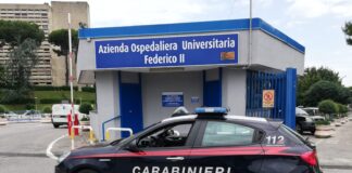 Napoli, tragedia al II Policlinico: dopo una lite si accascia e muore un 62enne di Vico Equense. Indagano i Carabinieri per chiarire la vicenda