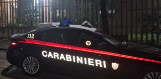 Napoli, tentano di costringerlo a vendere droga: picchiato selvaggiamente. Arrestati tre uomini del clan Casella
