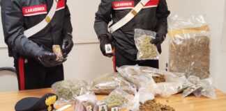 Boscoreale, 5 kg di marijuana in auto e a casa: arrestato 47enne Boscoreale, cinque chilogrammi di marijuana in auto e a casa: arrestato 47enne. I Carabinieri hanno fermato l'uomo in via Montessori