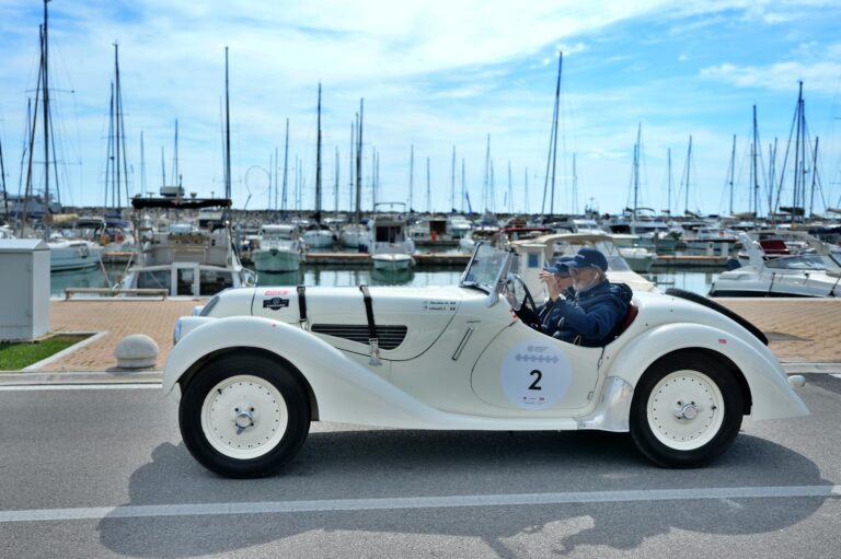 Sorrento Roads by 1000 miglia 2024: competizione, paesaggi unici e scoperta della terra Campana