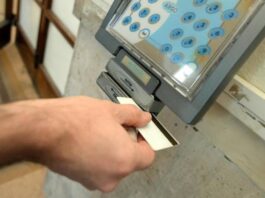 Cimitile, blitz contro i "furbetti del cartellino" in Comune: quattro indagati. Sono accusati di false attestazioni o certificazioni e truffa aggravata