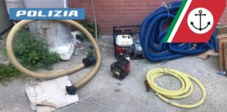 Torre del Greco, prelevavano acqua di mare: multati Torre del Greco, prelevavano illecitamente acqua di mare con le motopompe: multate due persone. Blitz di Guardia Costiera e Polizia di Stato