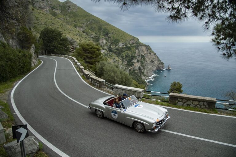 Sorrento Roads by 1000 miglia 2024 ai nastri di partenza Sorrento Roads by 1000 miglia 2024 ai nastri di partenza