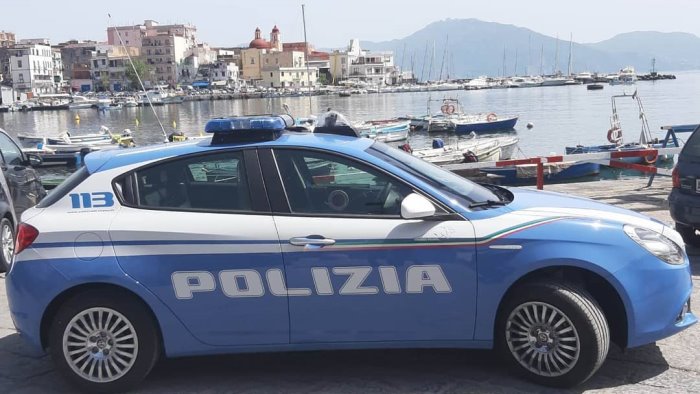 Controlli a Torre del Greco, identificate 74 persone Controlli a Torre del Greco, identificate 74 persone