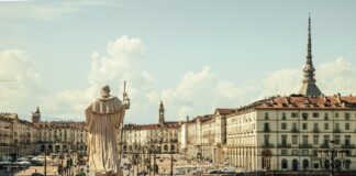 L’ombra della camorra di Castellammare su Torino L'ombra della camorra di Castellammare su Torino, due legati al clan D'Alessandro nel mirino dell'Antimafia: nelle carte della Dda anche Mario Merola
