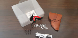 Agerola, arrestato 58enne imprenditore: nascondeva una pistola Choc ad Agerola, arrestato 58enne imprenditore: nascondeva una pistola nel suo distributore di carburanti. L'arma era in una controsoffittatura