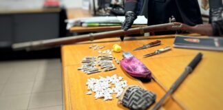 San Giorgio a Cremano: droga, manganello ed antico fucile in casa. Arrestato 41enne, nella sua disponibilità un "Sant’Etienne Manufacture"