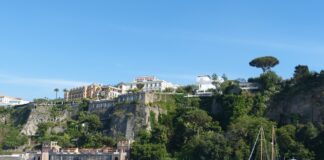 Penisola sorrentina, l'incanto di Pasqua e Pasquetta dopo il letargo invernale: resta il nodo traffico. Prefettura e istituzioni in campo per soluzioni condivise