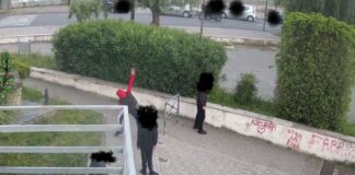 Volla, sassi contro auto e moto in transito. Intervento della municipale