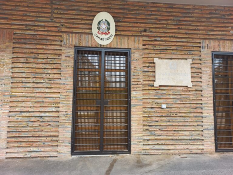 Il generale Rispoli in visita alla caserma dei carabinieri forestali
