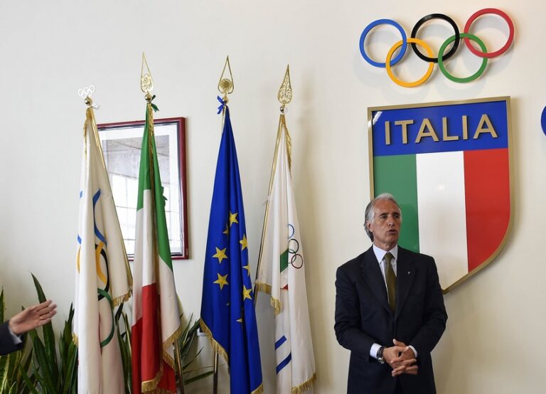 Il presidente del Coni Giovanni Malagò a Torre del Greco Il presidente del Coni Giovanni Malagò a Torre del Greco