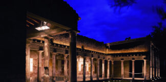 “Notte europea dei Musei”: aperti tutti i siti del Parco archeologico di Pompei con ingresso a 1 euro. Illuminazione color magenta della Casina dell’Aquila
