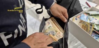 Napoli, blitz contro il clan Contini: sotto sequestro anche la pizzeria "Dal Presidente". L'operazione della Guardia di Finanza, sigilli a beni per 3,5 milioni di euro