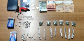 Afragola: droga nelle confezioni di caramelle, pusher 20enne arrestato
