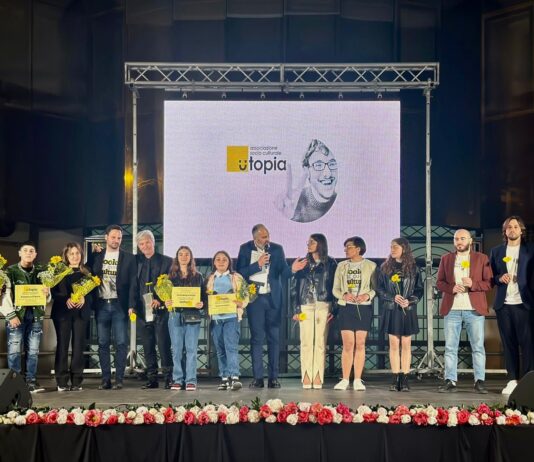 Santa Maria la Carità, gli studenti della scuola "Borrelli" premiati nel concorso “Un sorriso alla vita”. Organizzato dall’associazione Utopia e giunto alla terza edizione