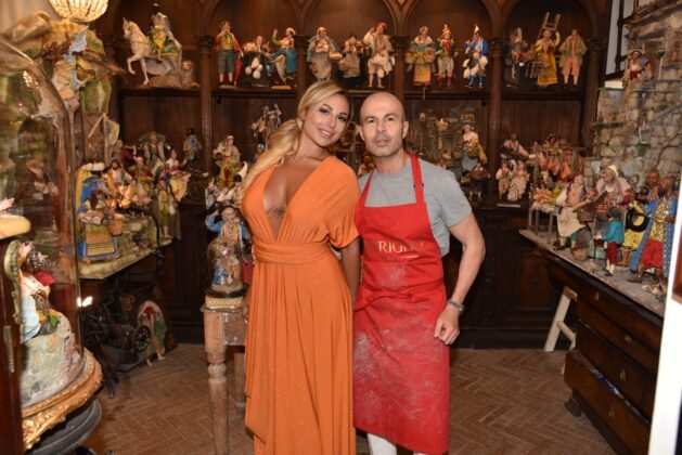 Napoli, la strada dei presepi più famosa al mondo con le sue botteghe conia lo slogan “L’Arte sposa la Moda”