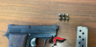 Napoli, a “Bagnoli” tre giovani in auto con una pistola clandestina Napoli, a "Bagnoli" tre giovanissimi in auto con una pistola clandestina: bloccati dai Carabinieri in via Cattolica
