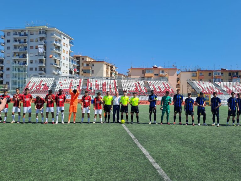 Il Milan si aggiudica il primo trofeo “Città di Torre del Greco” Il Milan si aggiudica il primo trofeo “Città di Torre del Greco”