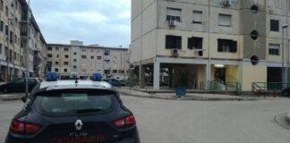 Melito di Napoli: arrestati 4 pusher nella 219