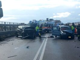 Grave incidente sul viadotto "San Marco" sulla Sorrentina: automobilisti feriti, traffico in tilt