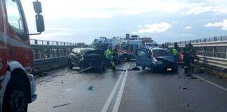 Grave incidente sul viadotto "San Marco" sulla Sorrentina: automobilisti feriti, traffico in tilt