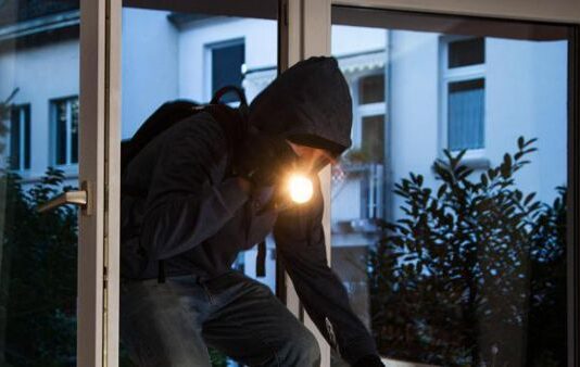 Torre Annunziata, rapina un abitazione nel cuore della notte: arrestato un uomo