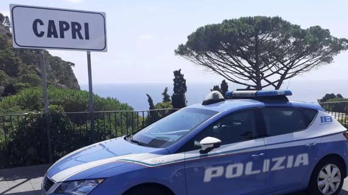 Ruba un bracciale in una nota boutique di Capri. Rintracciata e denunciata subito dopo il furto