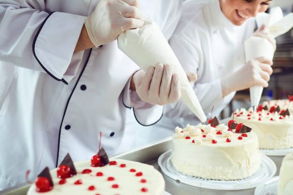 Lavoro, ricerca figure nei settori: alta pasticceria e struttura ricettiva