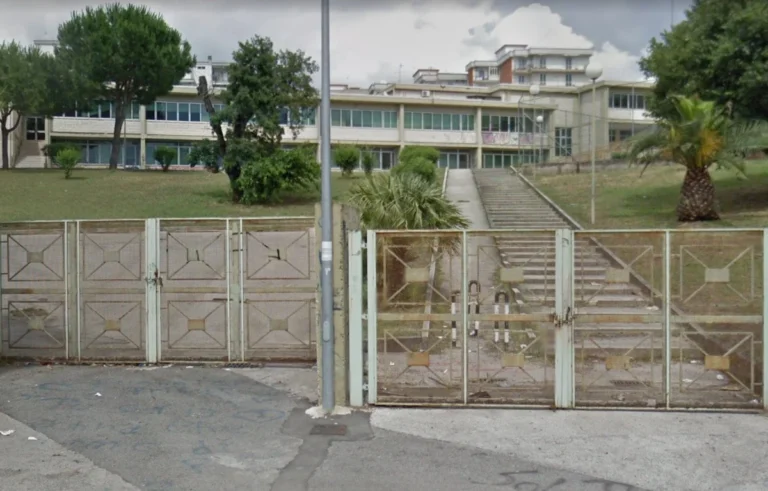 Ercolano: furto in una scuola, due persone denunciate