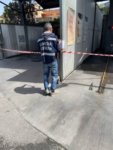 Castellammare, scempi ambientali: sequestrati un cantiere navale ed un'autocarrozzeria. Il blitz della Guardia Costiera