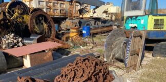 Castellammare, il blitz: sequestrato anche un intero cantiere navale Castellammare, scempi ambientali: sequestrati un cantiere navale ed un'autocarrozzeria. Il blitz della Guardia Costiera