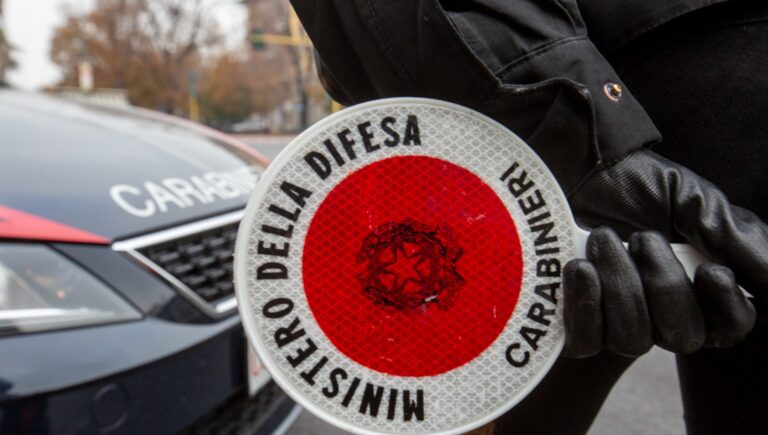 Arzano: controlli dei Carabinieri, identificate 89 persone