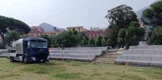 Castellammare, lavaggio e sanificazione della villa comunale