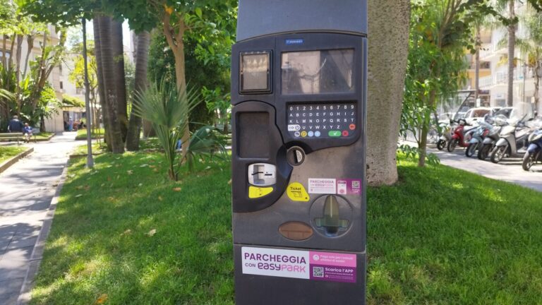 Sant’Agnello, avviati il servizio di pagamento della sosta tramite app e la manutenzione dei parcometri Sant’Agnello, avviati il servizio di pagamento della sosta tramite app e la manutenzione dei parcometri