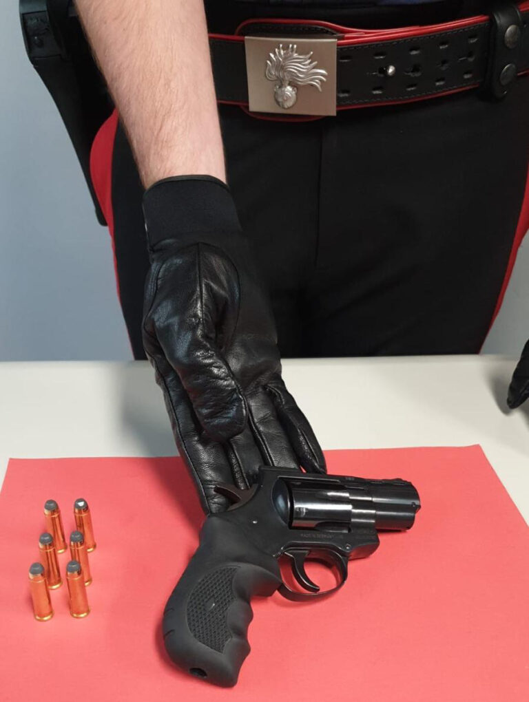 Boscoreale: in casa revolver e proiettili. Arrestato 66enne Boscoreale: in casa revolver e proiettili. Arrestato 66enne