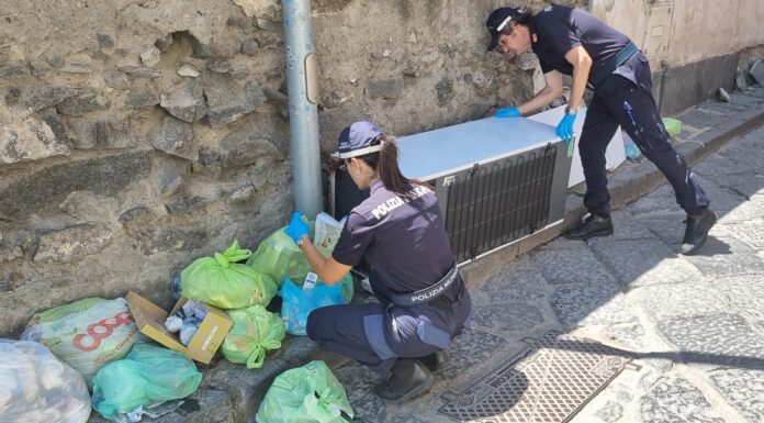 Boscoreale sacchetto selvaggio (2) Boscoreale, prime multe contro il sacchetto selvaggio