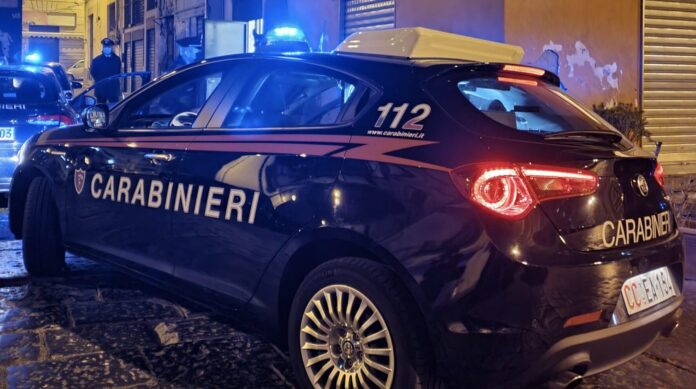 Napoli: padre e figlio feriti, 46enne denunciato per tentato omicidio