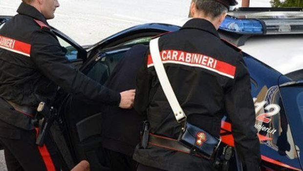 Casavatore e Arzano: tentano il furto di una Smart ma finiscono in manette. Arrestati in 4