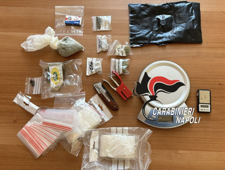 Napoli: 24enne agli arresti domiciliari con il braccialetto elettronico arrestato per droga