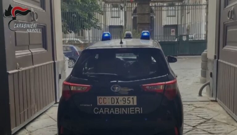 Napoli Chiaia e centro storico: furti a ripetizione tra banche e studi legali. Arrestato 45enne