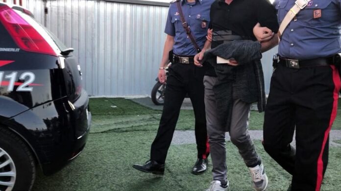 carabinieri-arresto Boscoreale: "stesa" contro casa di un pregiudicato. Arrestato 36enne
