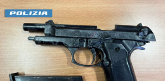 Giugliano: sorpresa in casa con due pistole. Arrestata una 34enne