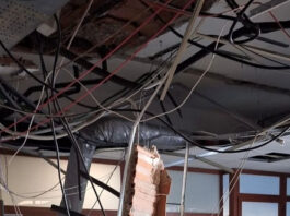 Crolla controsoffitto ospedale Ischia, un ferito lieve