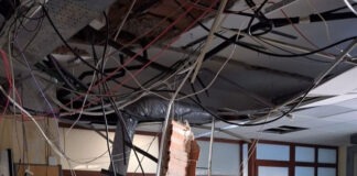 Crolla controsoffitto ospedale Ischia, un ferito lieve