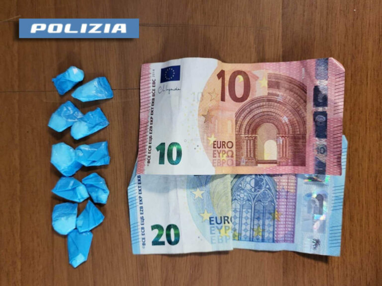 Napoli, Porta Capuana: sorpreso a cedere droga. Arrestato un 20enne