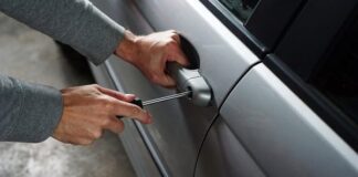 Napoli: tenta di rubare un’auto. Arrestato un 43enne
