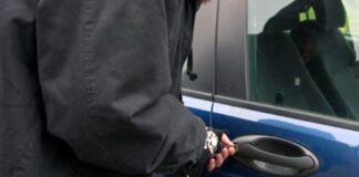 Napoli, Scampia: giovanissimi ed in auto tutto il necessario per rubare. Denunciate 4 persone